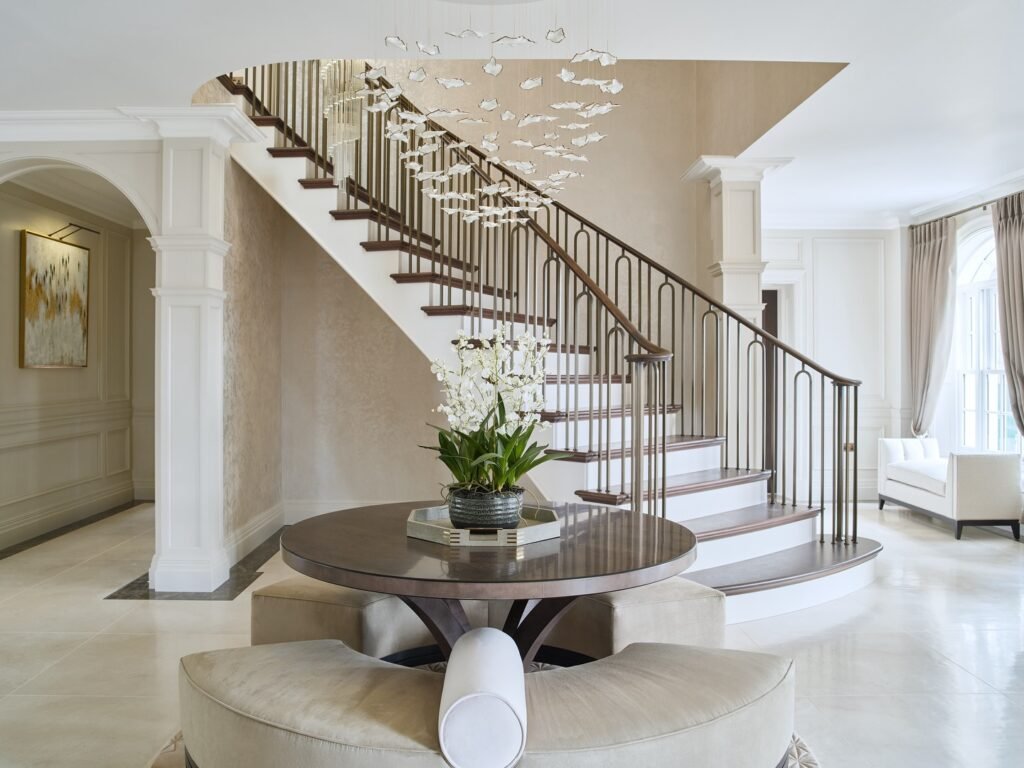 Traditional Staircase Landing: Luxurious Transition