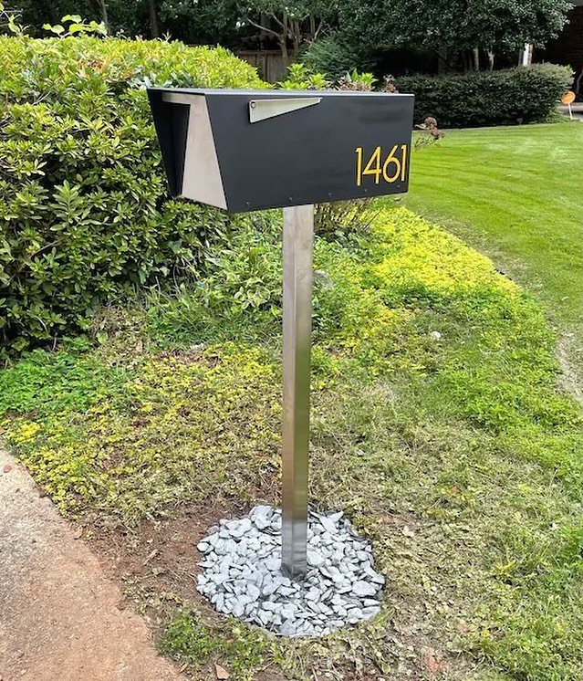 Landscaping Around a Mailbox Post