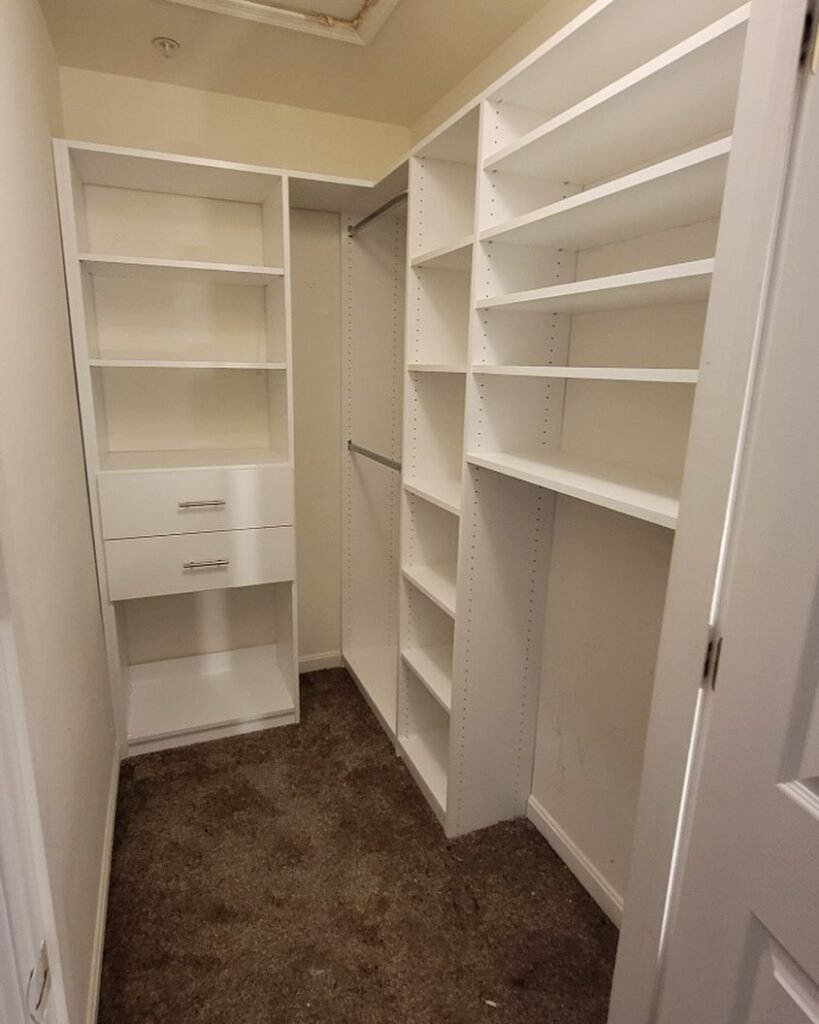 Closet By Design Walk In - Essential Layout