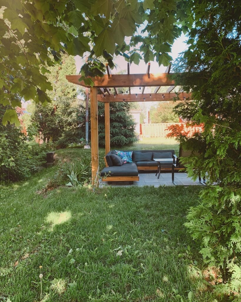 Modern Pergola Garden Lounge