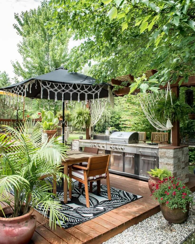 Tropical Outdoor Kitchen Oasis